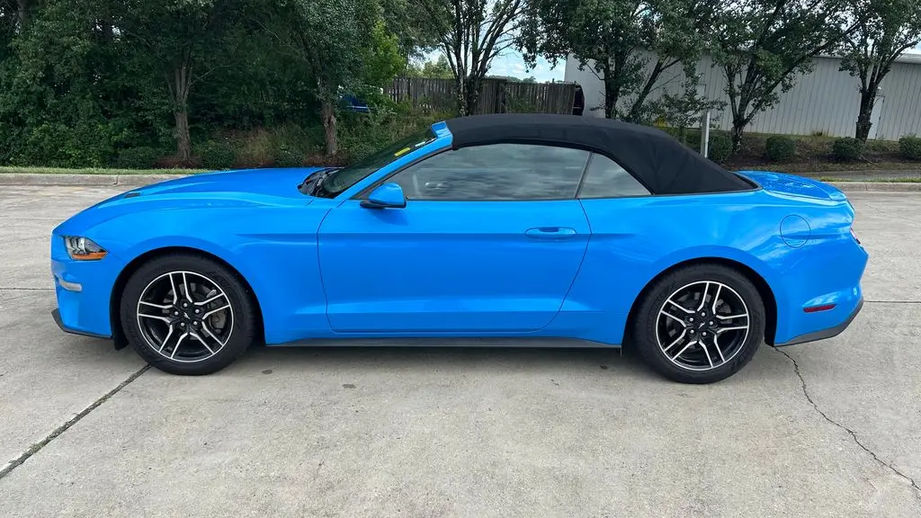 2022 Ford Mustang EcoBoost