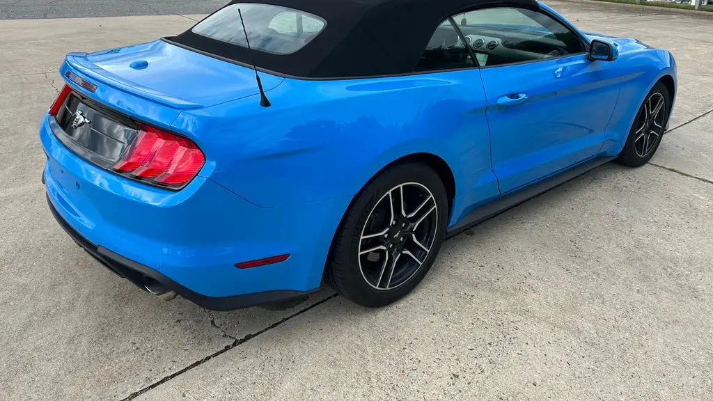 2022 Ford Mustang EcoBoost