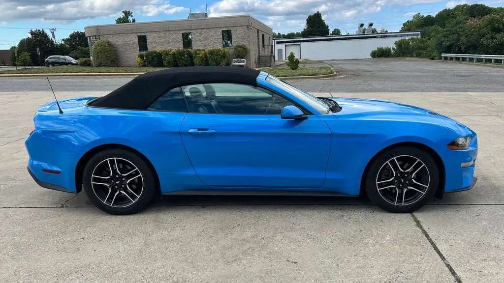 2022 Ford Mustang EcoBoost