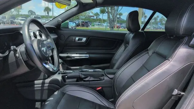 2022 Ford Mustang EcoBoost