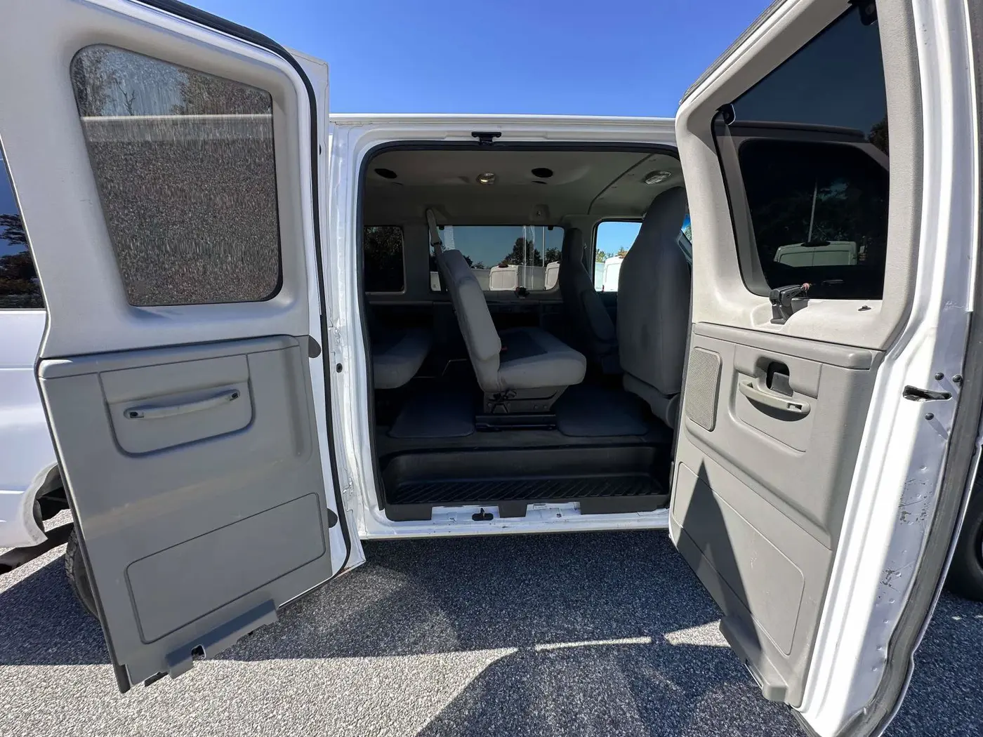 2014 Ford E-350 - $17,000