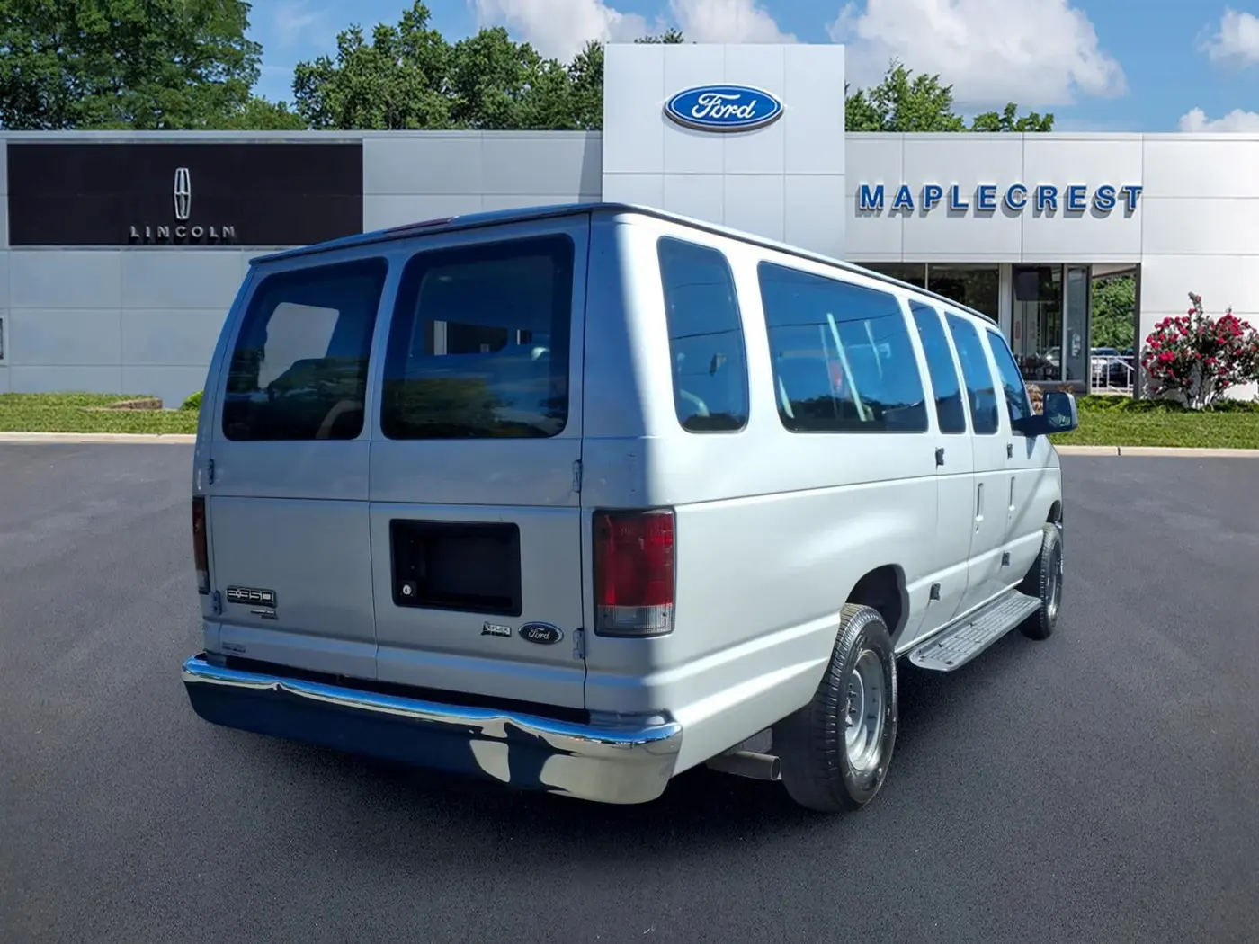 2010 Ford E-350 - $17,900