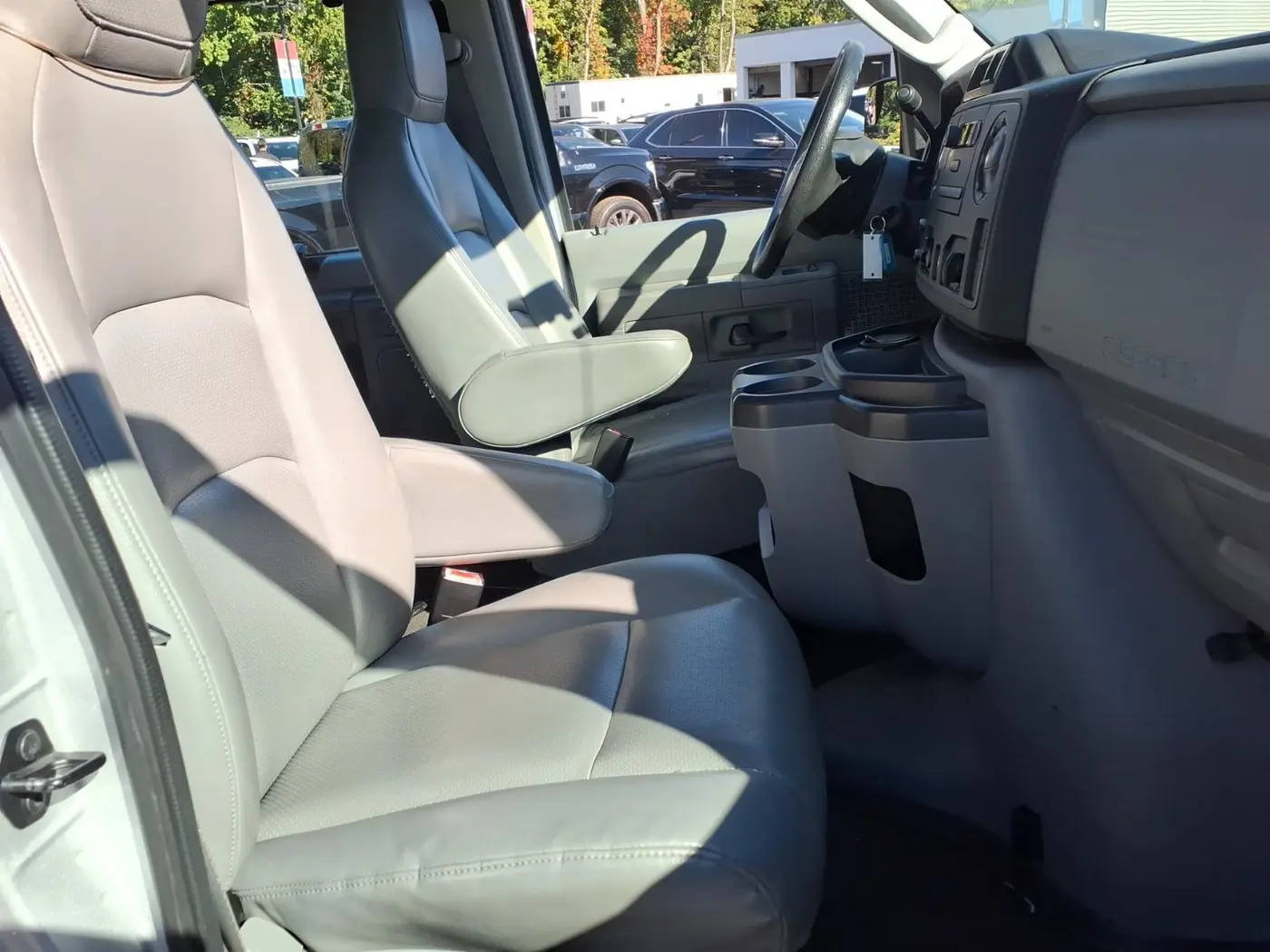 2010 Ford E-350 - $17,900