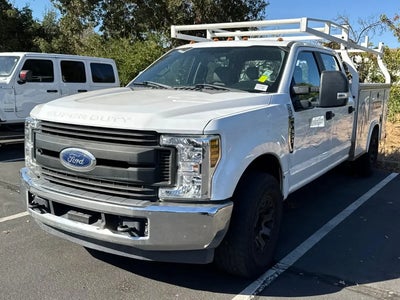 2019 Ford F-350 Super Duty 4X2 XLT 4DR Crew Cab 179 In. WB SRW Chassis