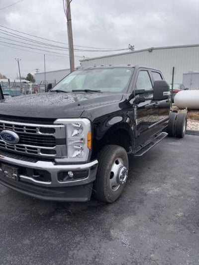2023 Ford F-350 Super Duty 4X4 Lariat 4DR Crew Cab 179 In. WB DRW Chassis