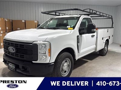 2023 Ford F-350 Super Duty 4X2 XLT 2DR Regular Cab 145 In. WB SRW Chassis