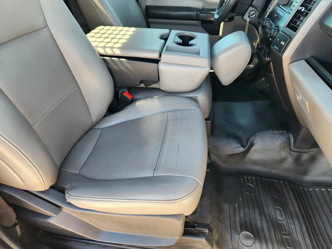 2022 Ford F-350 - $28,607
