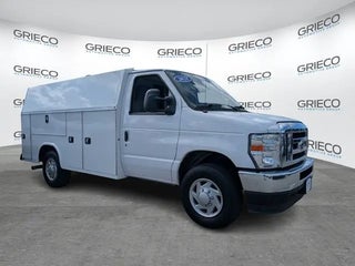 2021 Ford E-Series with Oxford White Exterior