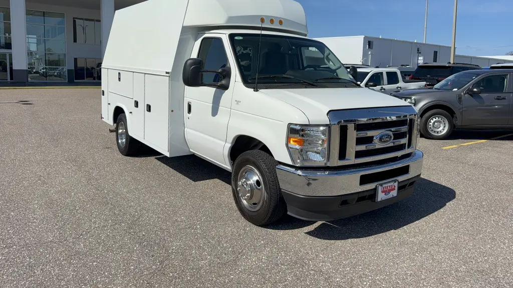 2025 Ford E-Series E-350 SD