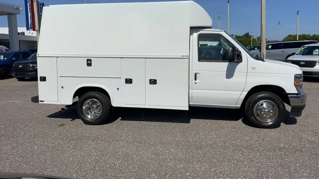 2025 Ford E-Series E-350 SD