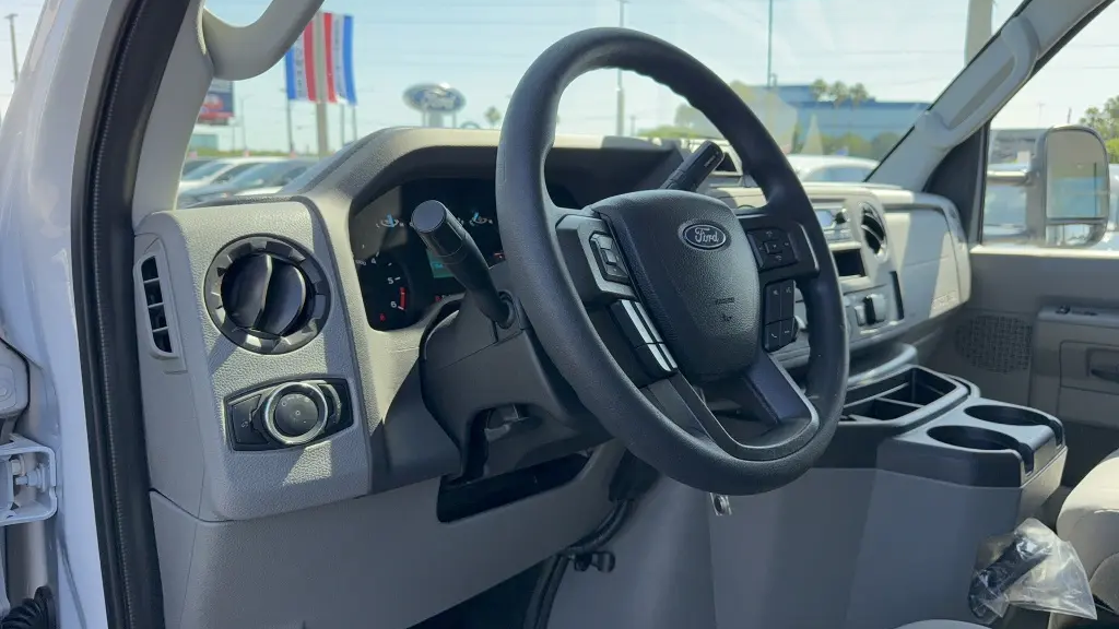 2025 Ford E-Series E-350 SD