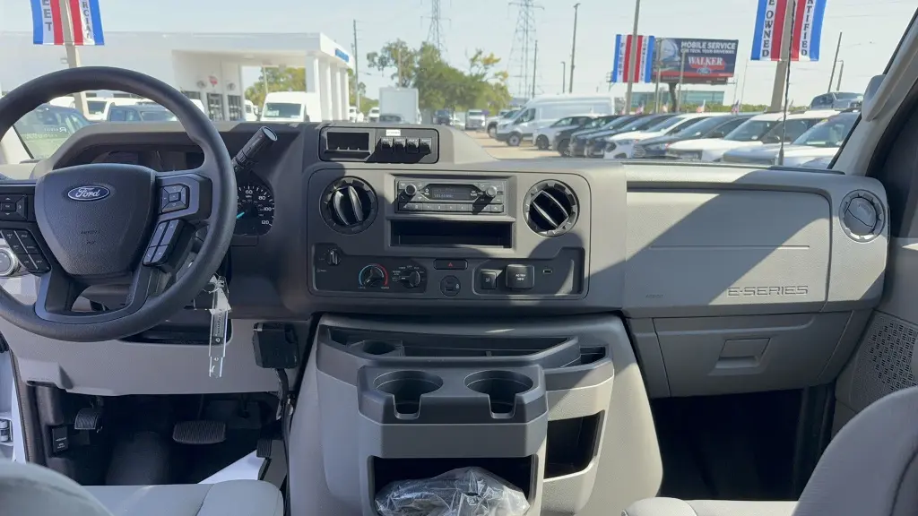 2025 Ford E-Series E-350 SD