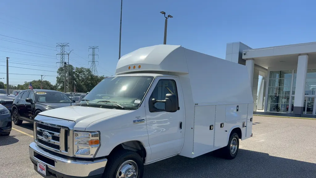 2025 Ford E-Series E-350 SD
