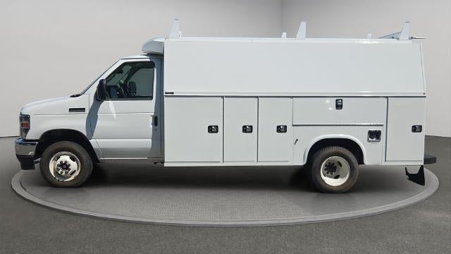 2024 Ford E-Series E-450 SD