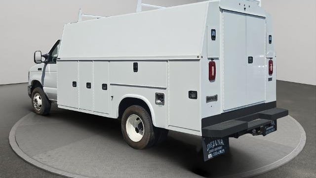 2024 Ford E-Series E-450 SD