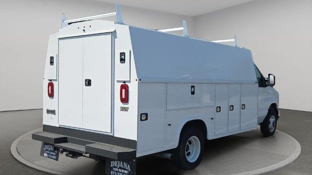 2024 Ford E-Series E-450 SD