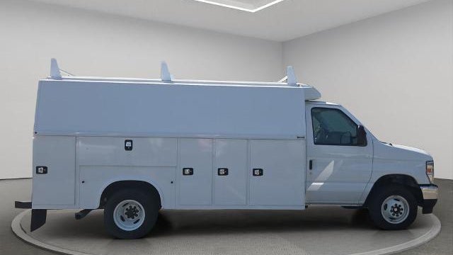 2024 Ford E-Series E-450 SD