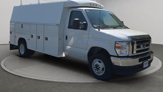 2024 Ford E-Series E-450 SD