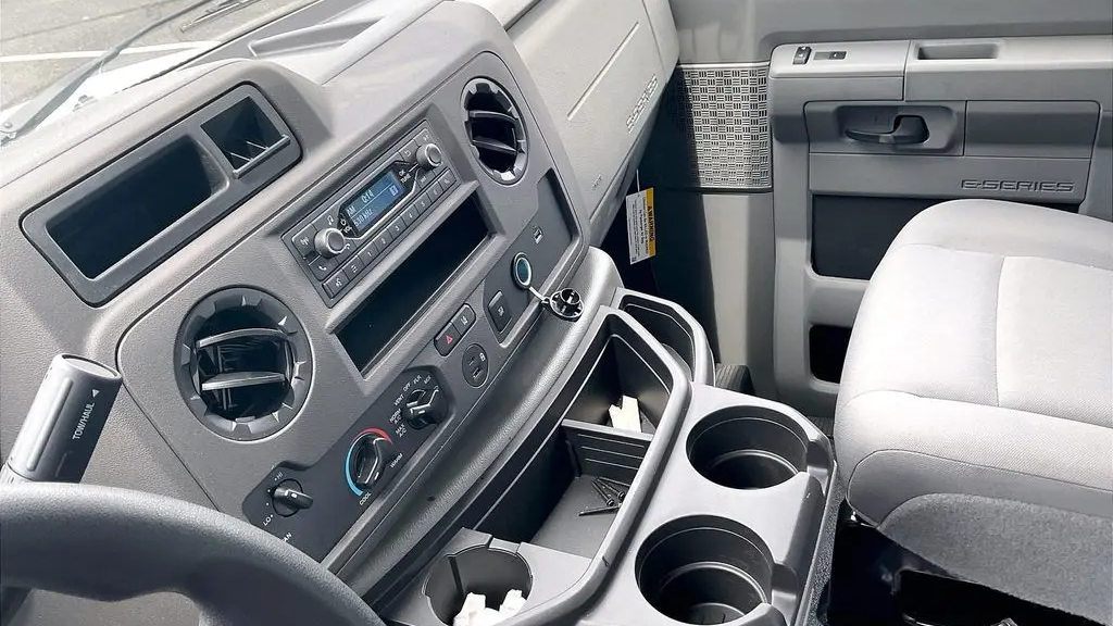 2024 Ford E-Series E-450 SD