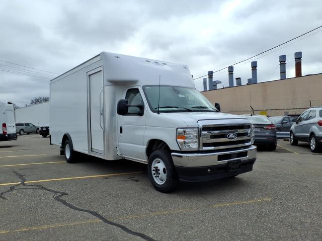 2027 Ford E-450