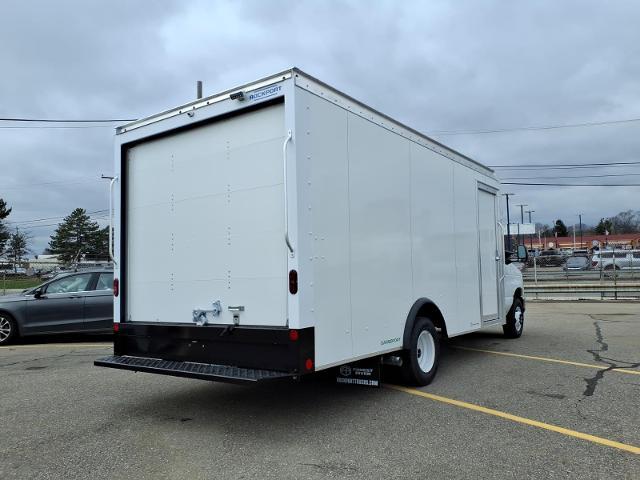 2027 Ford E-450