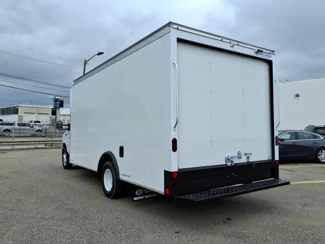 2027 Ford E-450