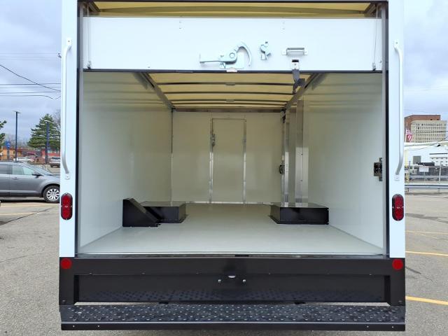 2027 Ford E-450
