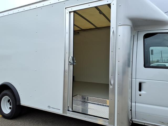 2027 Ford E-450
