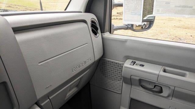 2024 Ford E-Series E-450 SD