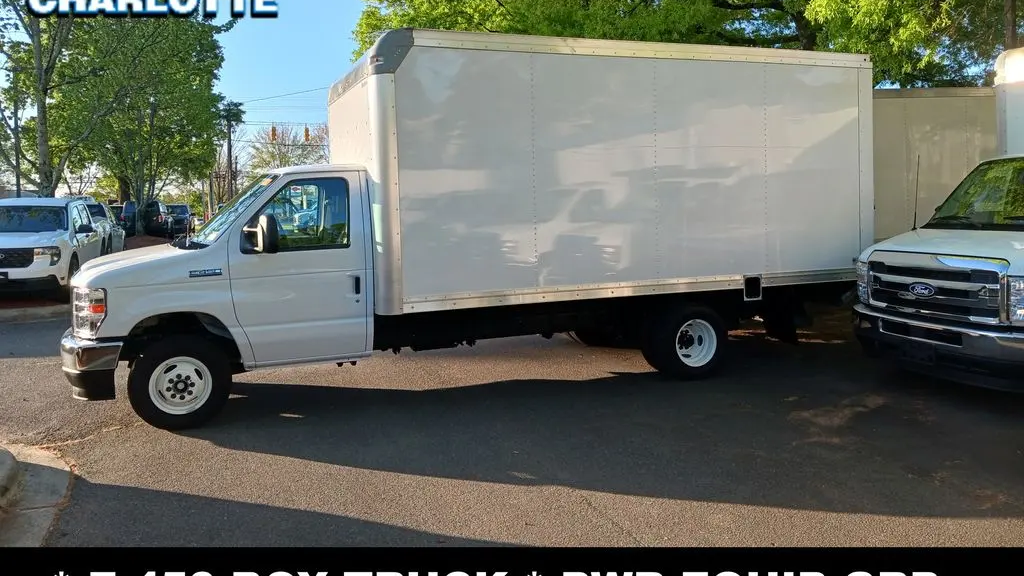 2025 Ford E-Series E-450 SD