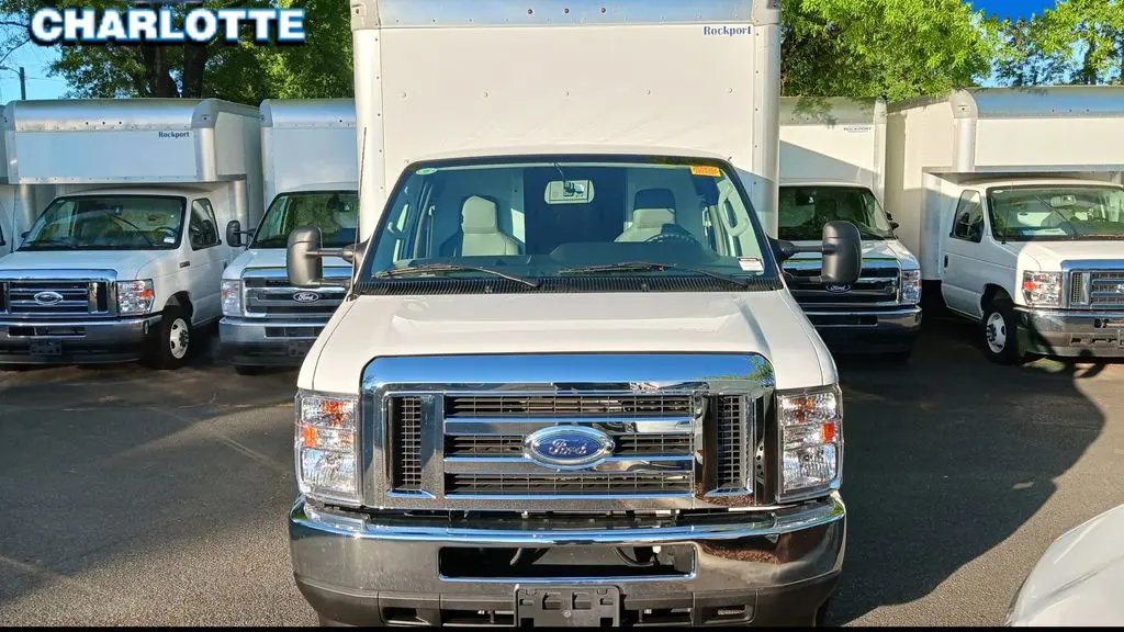 2025 Ford E-Series E-450 SD