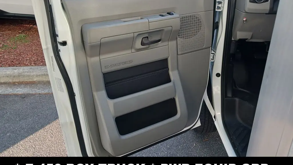 2025 Ford E-Series E-450 SD
