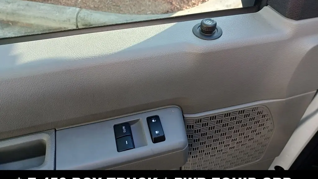 2025 Ford E-Series E-450 SD