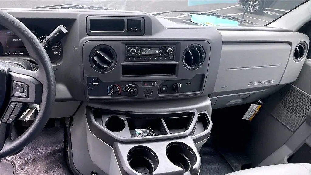2024 Ford E-Series E-450 SD