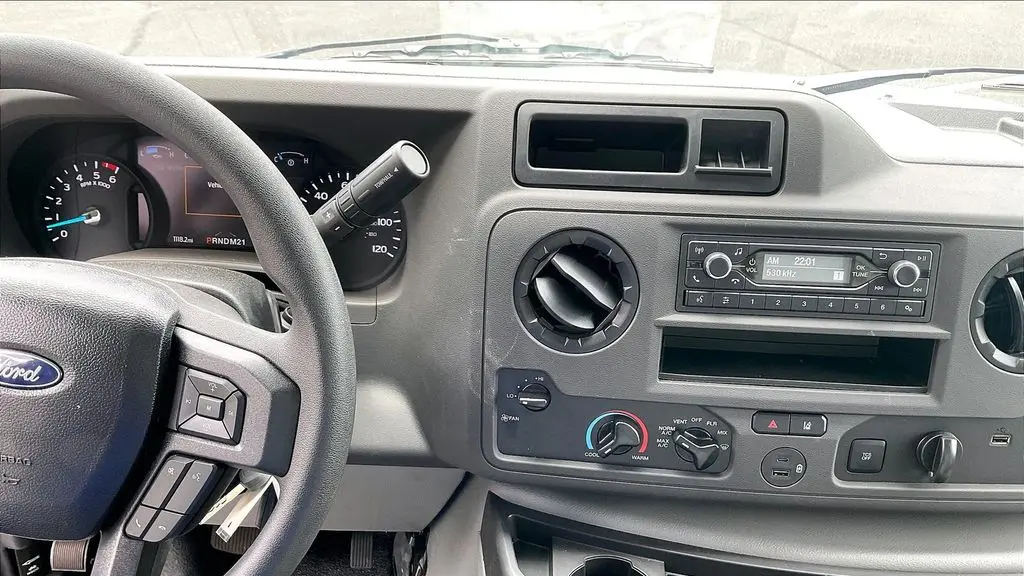 2024 Ford E-Series E-450 SD