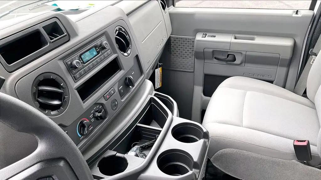 2024 Ford E-Series E-450 SD