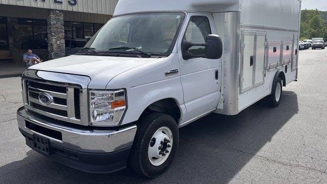 2024 Ford E-Series E-450 SD