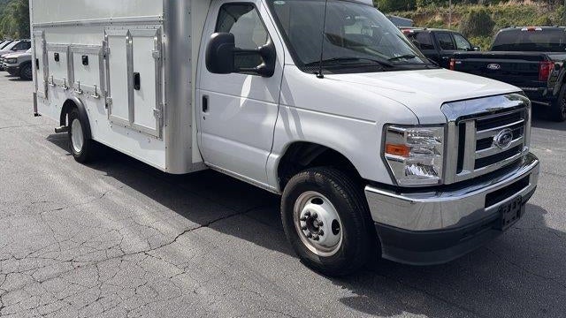 2024 Ford E-Series E-450 SD
