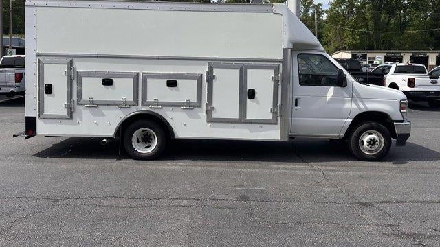 2024 Ford E-Series E-450 SD