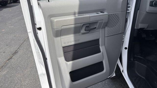 2024 Ford E-Series E-450 SD