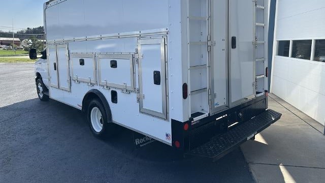 2024 Ford E-Series E-450 SD