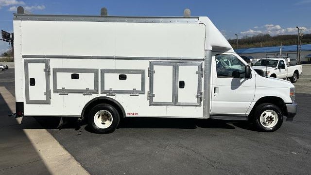 2024 Ford E-Series E-450 SD