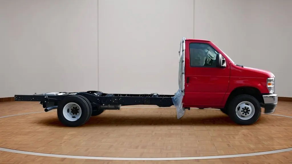 2026 Ford E-Series E-450 SD