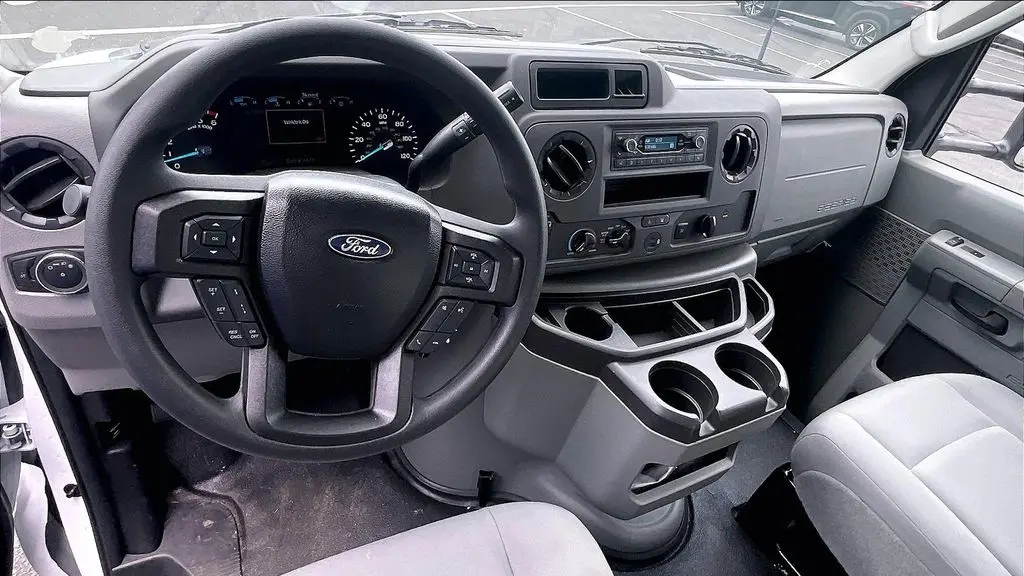 2024 Ford E-Series E-450 SD
