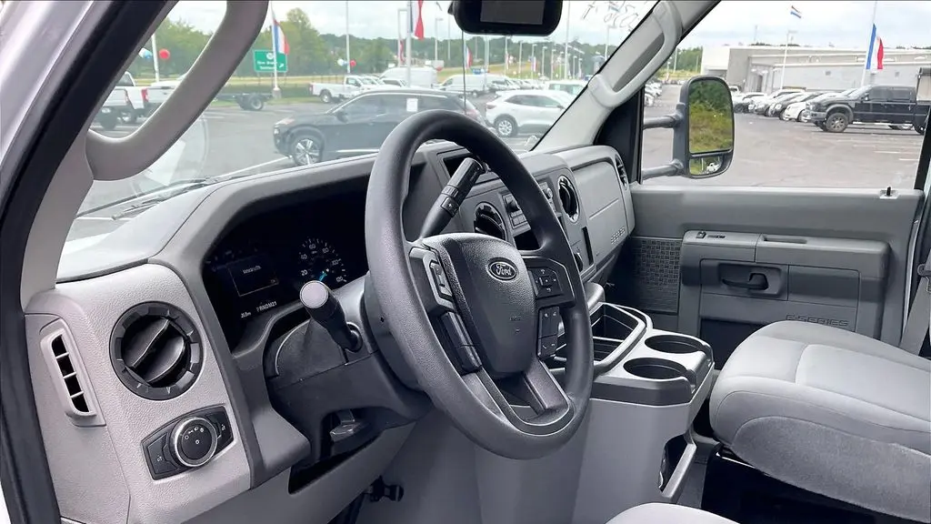 2024 Ford E-Series E-450 SD