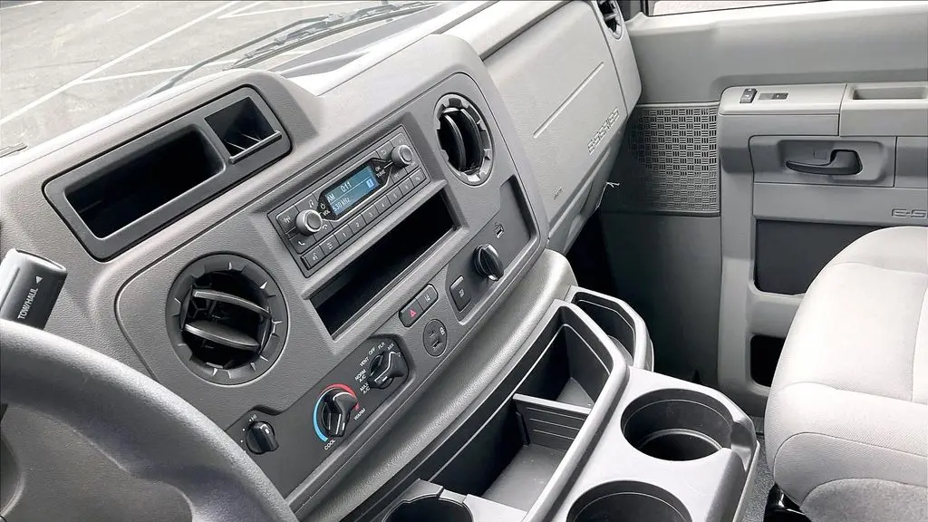 2024 Ford E-Series E-450 SD