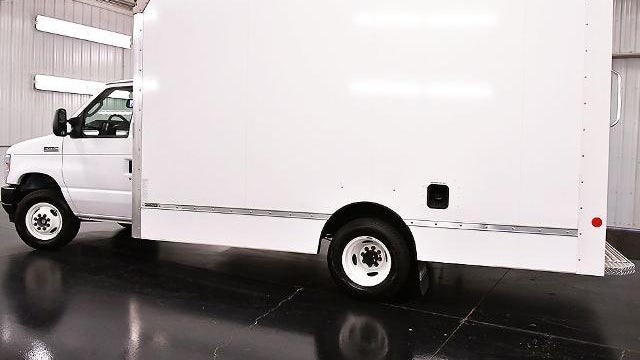 2024 Ford E-Series E-450 SD