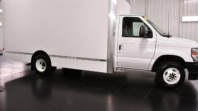 2024 Ford E-Series E-450 SD