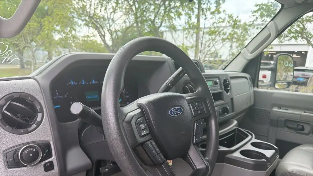 2024 Ford E-Series E-450 SD