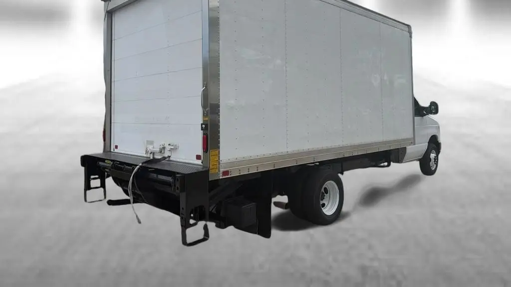 2024 Ford E-Series E-450 SD